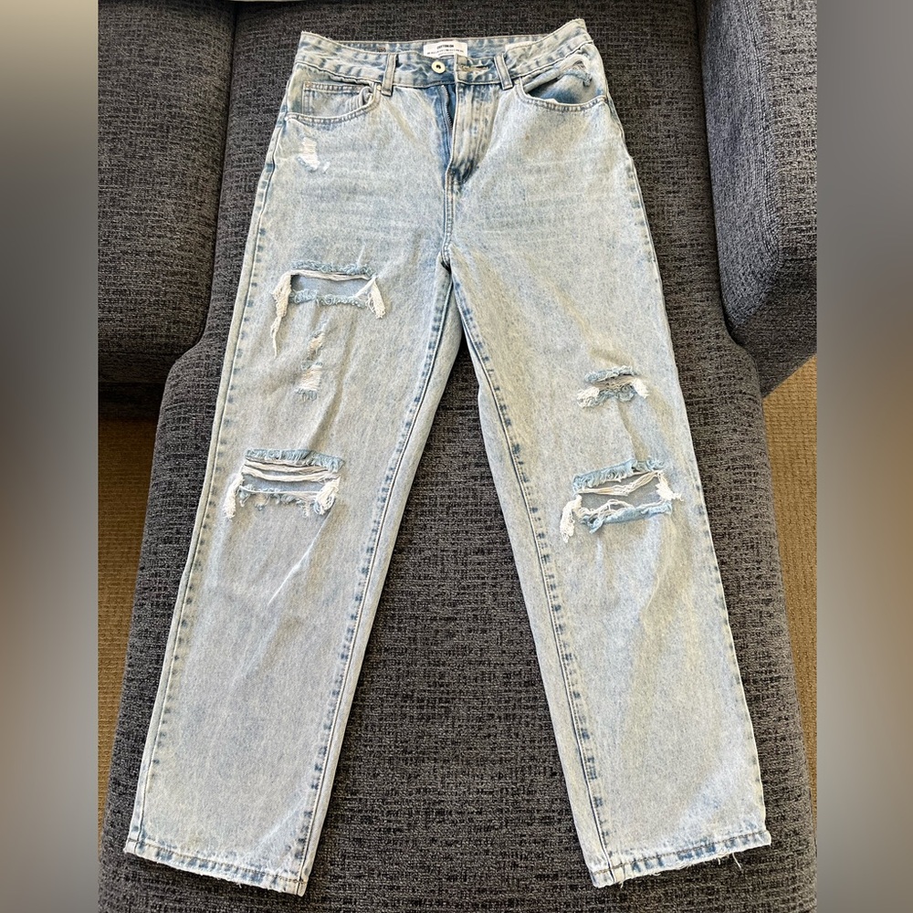 Cotton On - Mom high-rise jeans. Size 6.